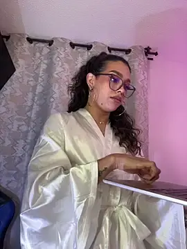 Stripchat Free Porn Cam of Samantha_Bernardo