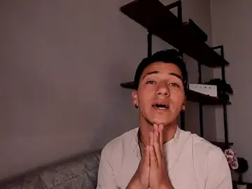 Stripchat Sex Cam of Andy_Joy_