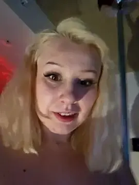 Stripchat Free Live Porn of VirginDaisy