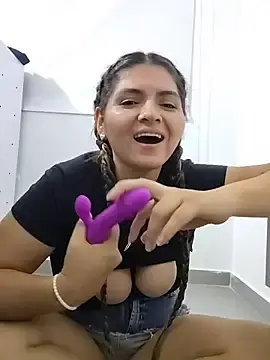 Stripchat Adult Webcams of RosaliaVicky