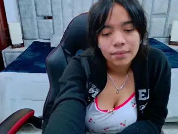 Stripchat Live Sex Cam of laureentt_