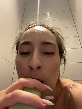 Stripchat Free Live Porn of Holly_Play