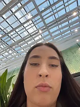 Stripchat Watch Live Sex Cams of Holly_Play