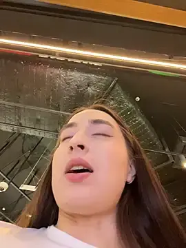 Stripchat Live Sex Cam of Holly_Play