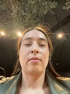 Stripchat Live Sex Cam of Holly_Play