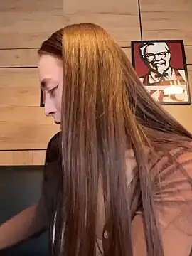 Stripchat Live Porn of Holly_Play