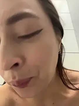 Stripchat Free Porn Cam of Holly_Play