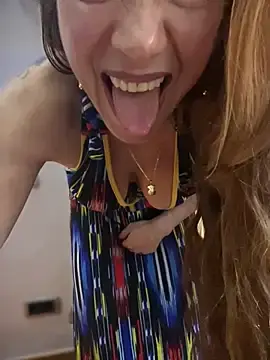 Stripchat Sex Cam of angelitasexy81