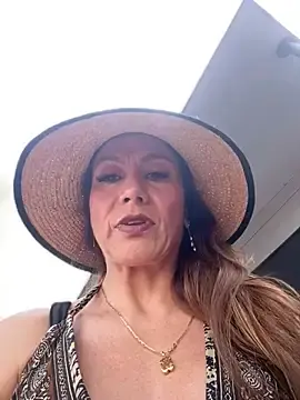 Stripchat Watch Live Sex Cams of angelitasexy81