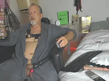 Stripchat Sex Cam of openminddaddy