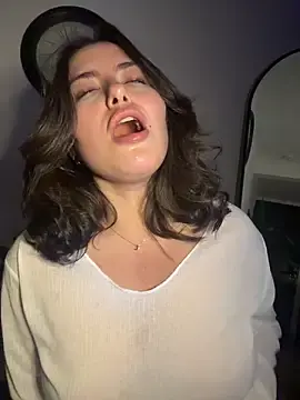 Stripchat Free Porn Cam of sukhakunis1