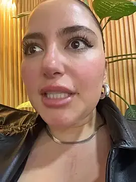 Stripchat Live Porn of sukhakunis1