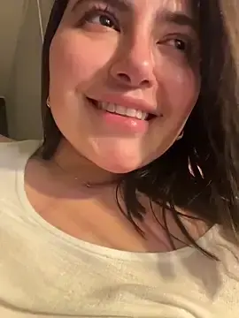 Stripchat Nude Webcam of sukhakunis1