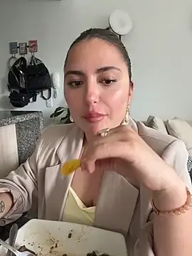 Stripchat Watch Live Sex Cams of sukhakunis1