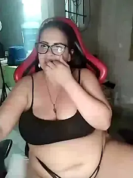 Stripchat Sex Cam of AyantiPonz79