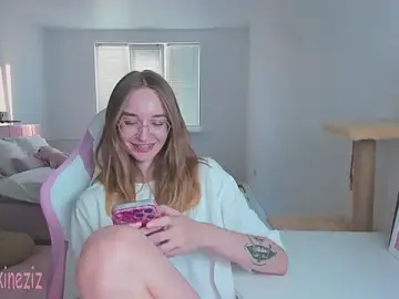 Stripchat Live Sex Cam of MoonDust