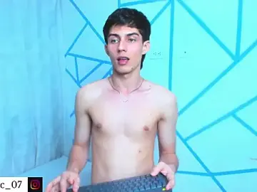 Stripchat Sex Cam of liam_scott77