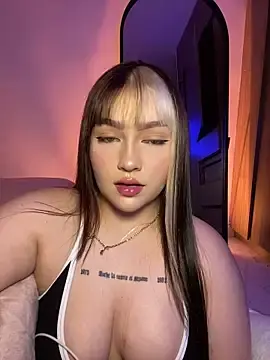 Stripchat Live Sex Cam of Daniela_ruizz