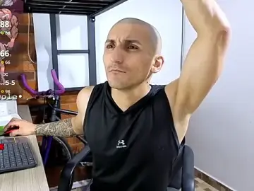 Stripchat Free Porn Cam of Marck_Muscle