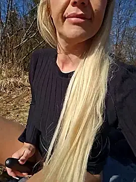 Stripchat Sex Cam of Sexy_Sparkling_