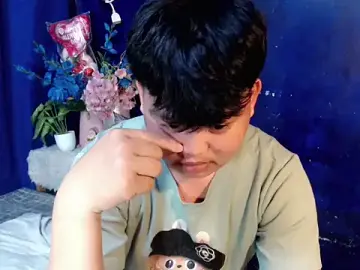 Stripchat Sex Cam of Reynelcock