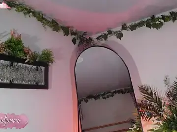 Stripchat Adult Webcam of Loidjanne