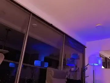 Stripchat Nude Webcam of mandi4pole_