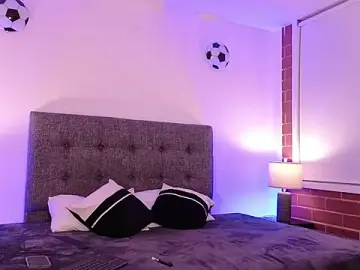 Stripchat Free Porn Cam of mandi4pole_