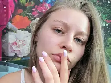 Stripchat Adult Webcam of Polumna_cute