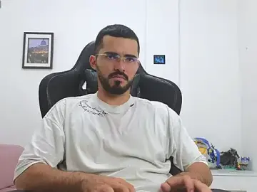 Stripchat Free Porn Cam of Massimoo_07