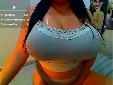 Stripchat Sex Cam of Bigcocksexyluisa