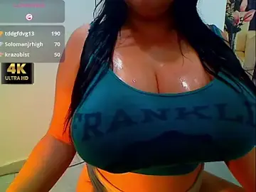 Stripchat Nude Webcam of Bigcocksexyluisa