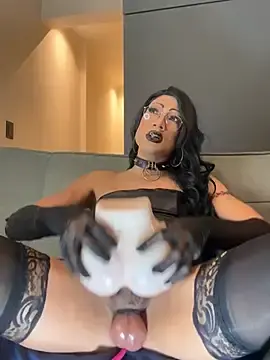 Stripchat Live Sex Cam of Lia_Jones77