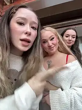 Stripchat Sex Cam of RollDolls