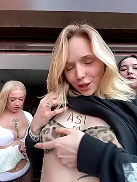 Stripchat Free Live Porn of RollDolls