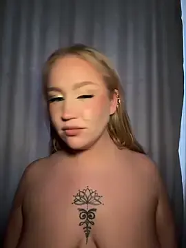 Stripchat Sex Chat of RollDolls