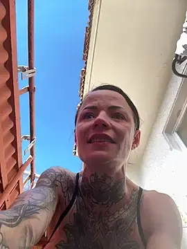 Stripchat Sex Cam of SkinnyLilly