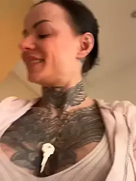 Stripchat Live Porn of SkinnyLilly