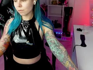 Stripchat Free Live Porn of QueenAliceX