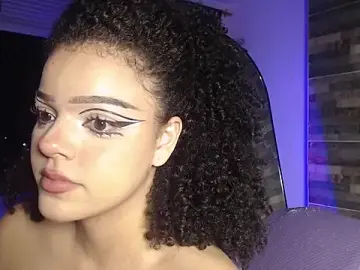 Stripchat Live Sex Cam of littlefantasy