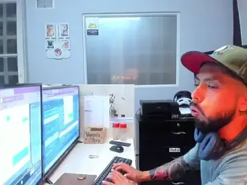 Stripchat Adult Webcam of Tom_cooper_