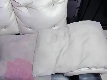 Stripchat Live Sex Cam of Blow2job-Lat