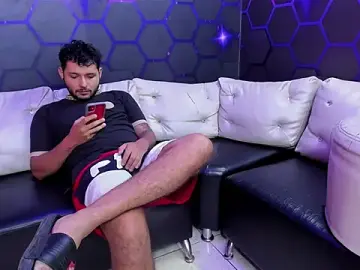 Stripchat Live Sex Cam of Blow2job-Lat