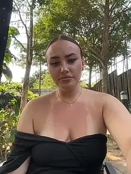 Stripchat Nude Webcam of KiraSunshine