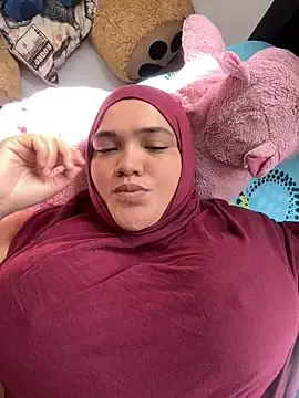Stripchat Free Porn Cam of sweetmuslim01