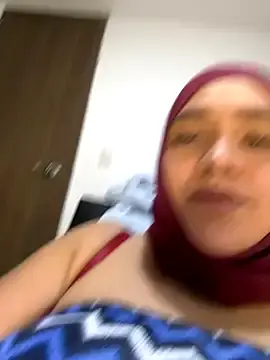 Stripchat Sex Cam of sweetmuslim01