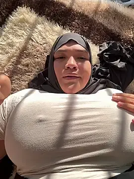 Stripchat Free Porn Cam of sweetmuslim01