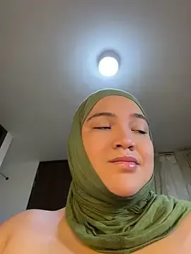 Stripchat Free Porn Cam of sweetmuslim01