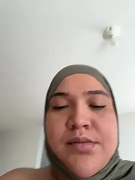 Stripchat Adult Webcam of sweetmuslim01
