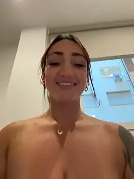 Stripchat Adult Webcam of Ninabigtitied